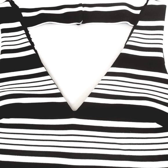 SOLD‼️Betsey Johnson Print Shift Dress - Picture 3 of 8